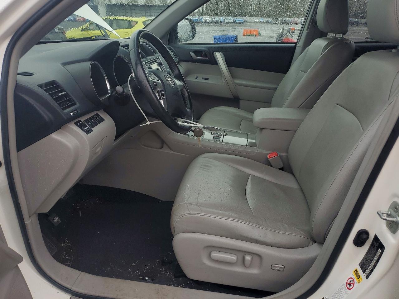 2013 TOYOTA HIGHLANDER SE photo 7