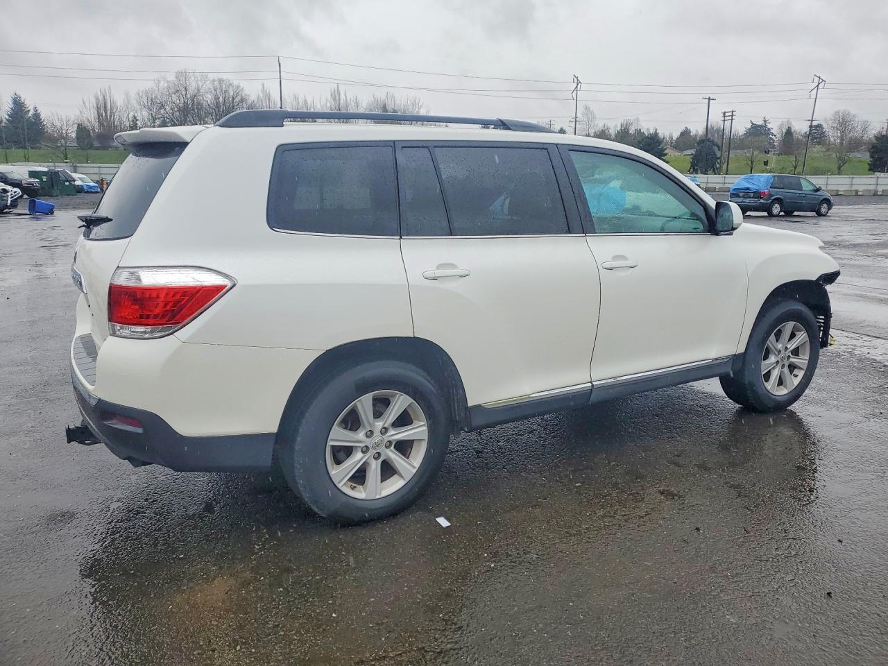 2013 TOYOTA HIGHLANDER SE photo 3