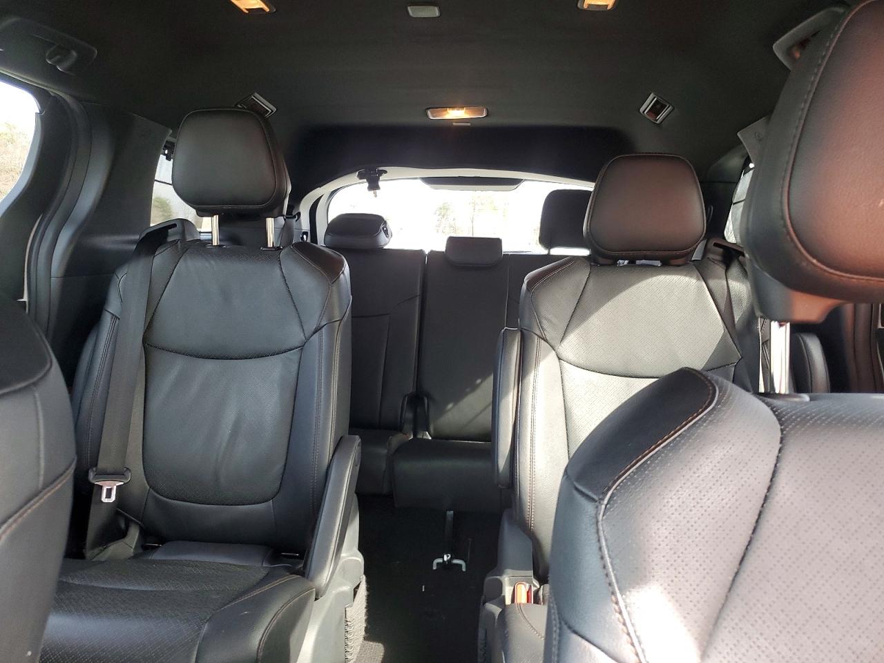 2025 TOYOTA SIENNA photo 10