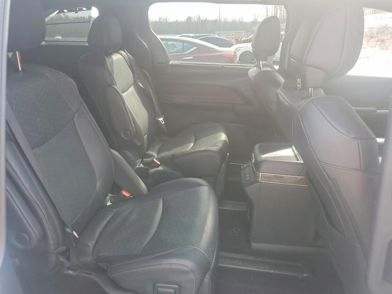 2025 TOYOTA SIENNA photo 11