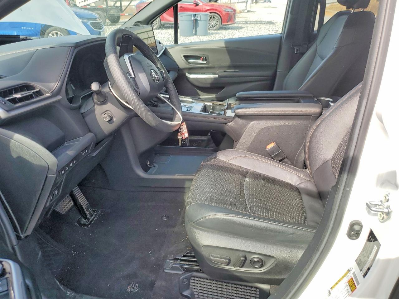 2025 TOYOTA SIENNA photo 7