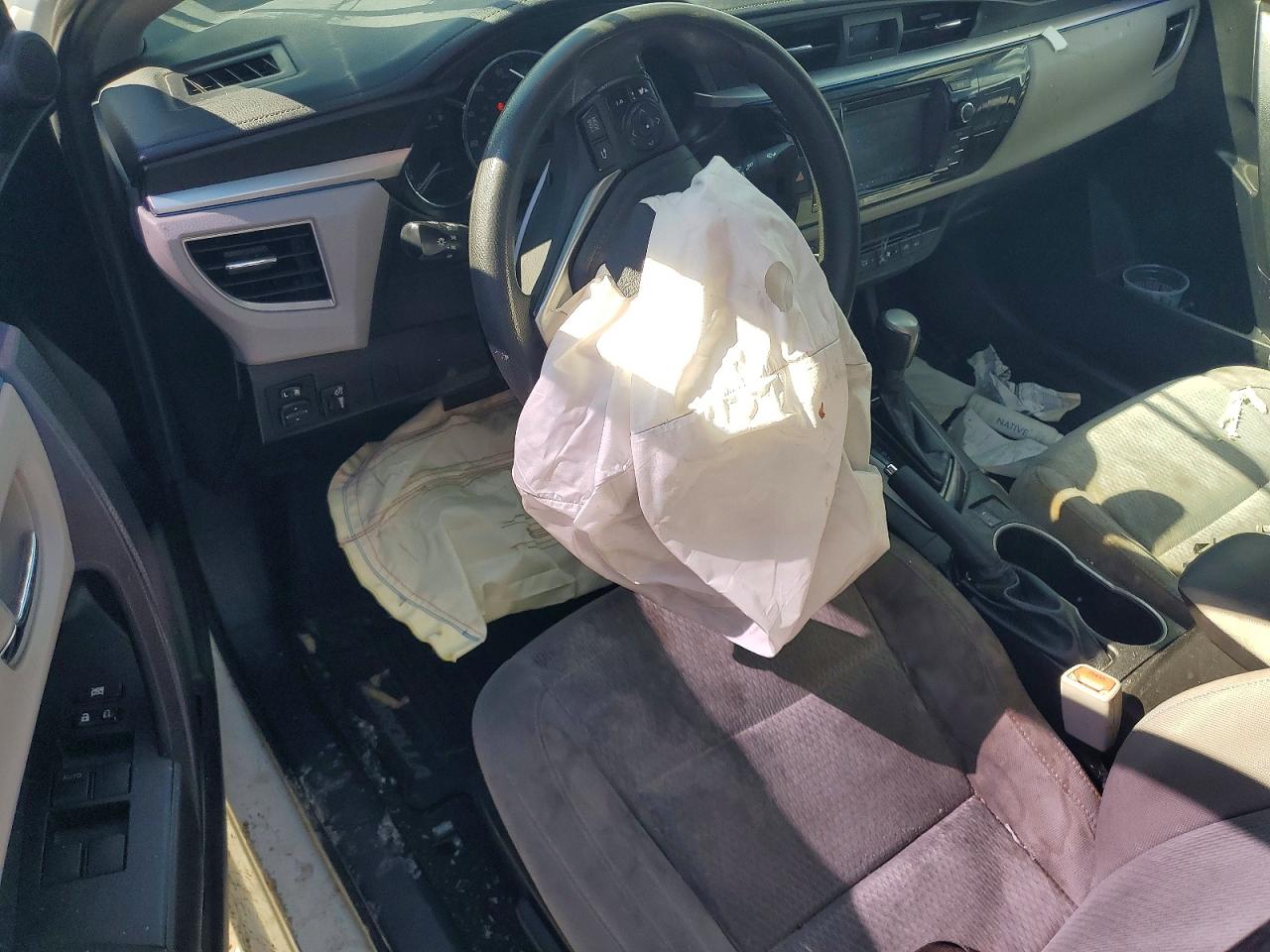 2016 TOYOTA COROLLA LE photo 8