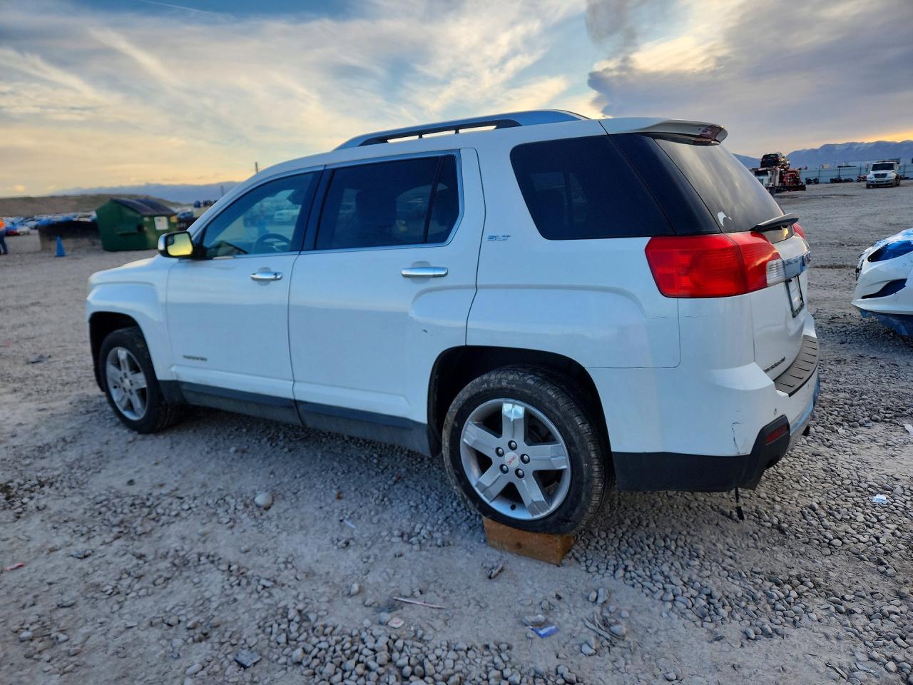2012 GMC TERRAIN SLT photo 2