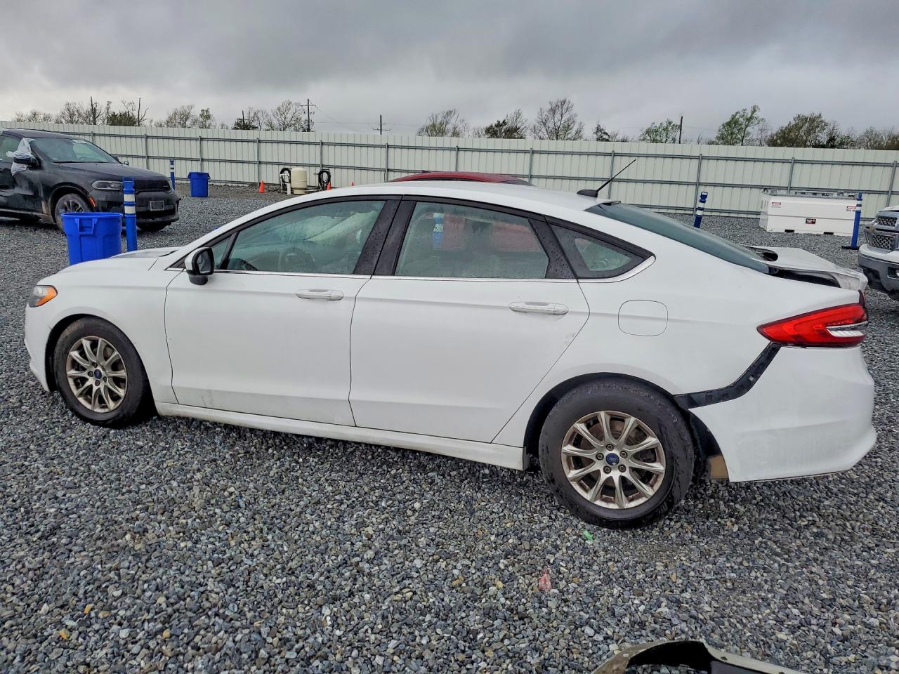 2017 FORD FUSION S photo 2