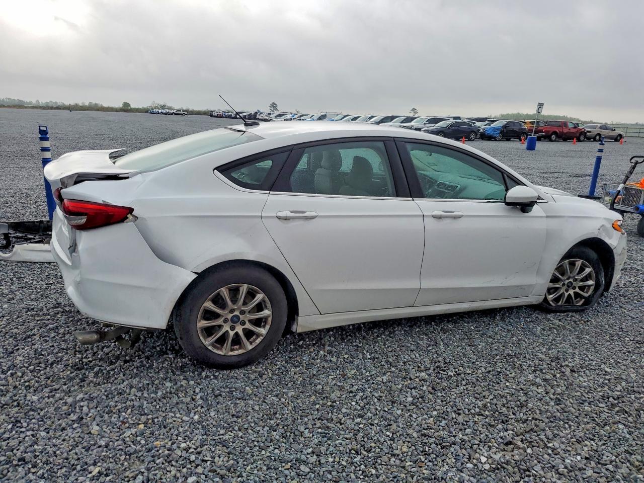 2017 FORD FUSION S photo 3