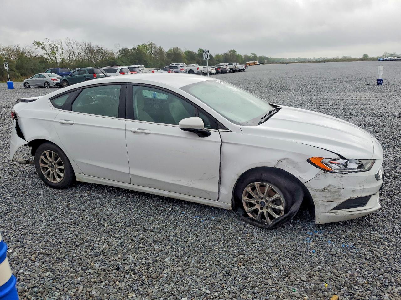 2017 FORD FUSION S photo 4