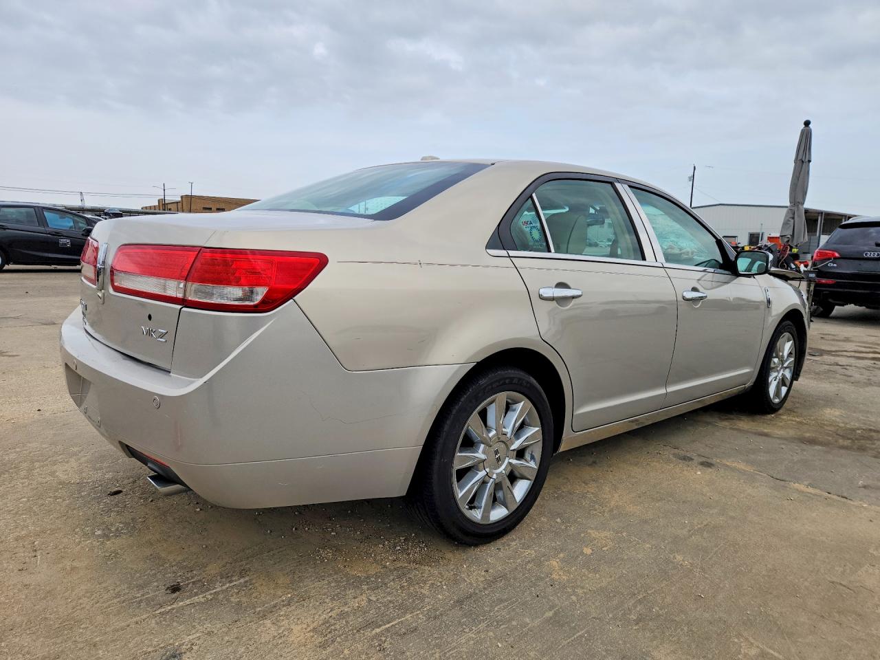 2010 LINCOLN MKZ photo 3