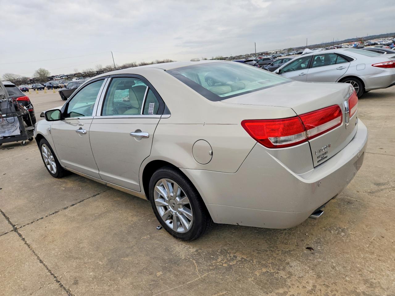 2010 LINCOLN MKZ photo 2