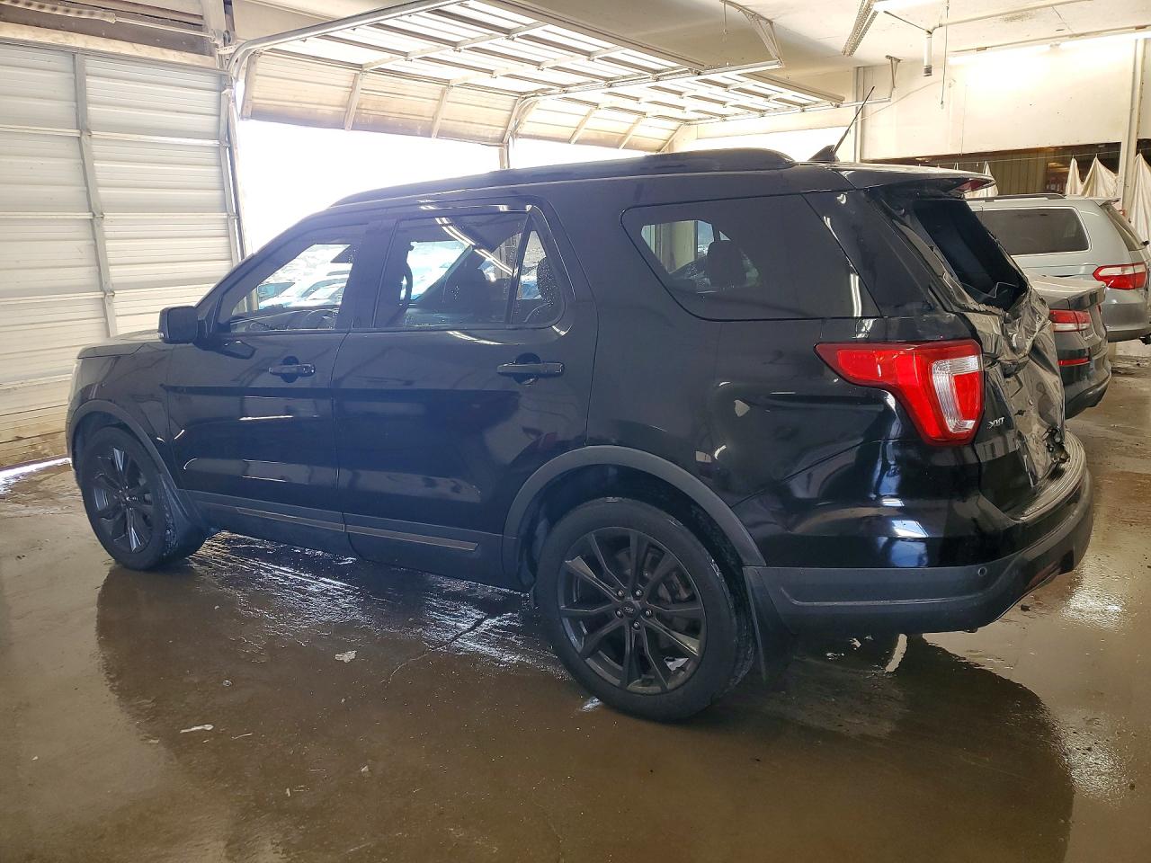 2018 FORD EXPLORER XLT photo 3