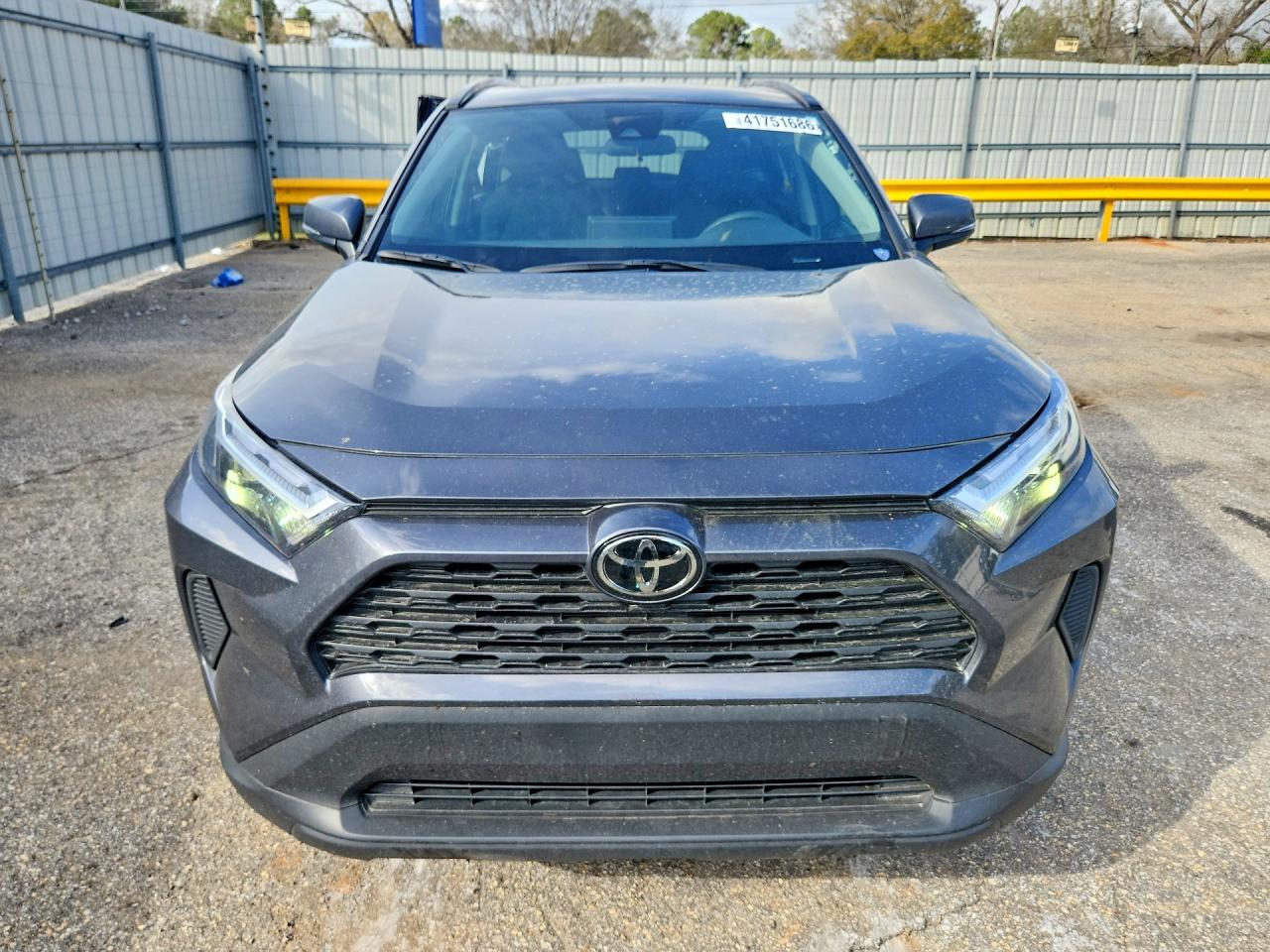 2025 TOYOTA RAV4 XLE photo 9