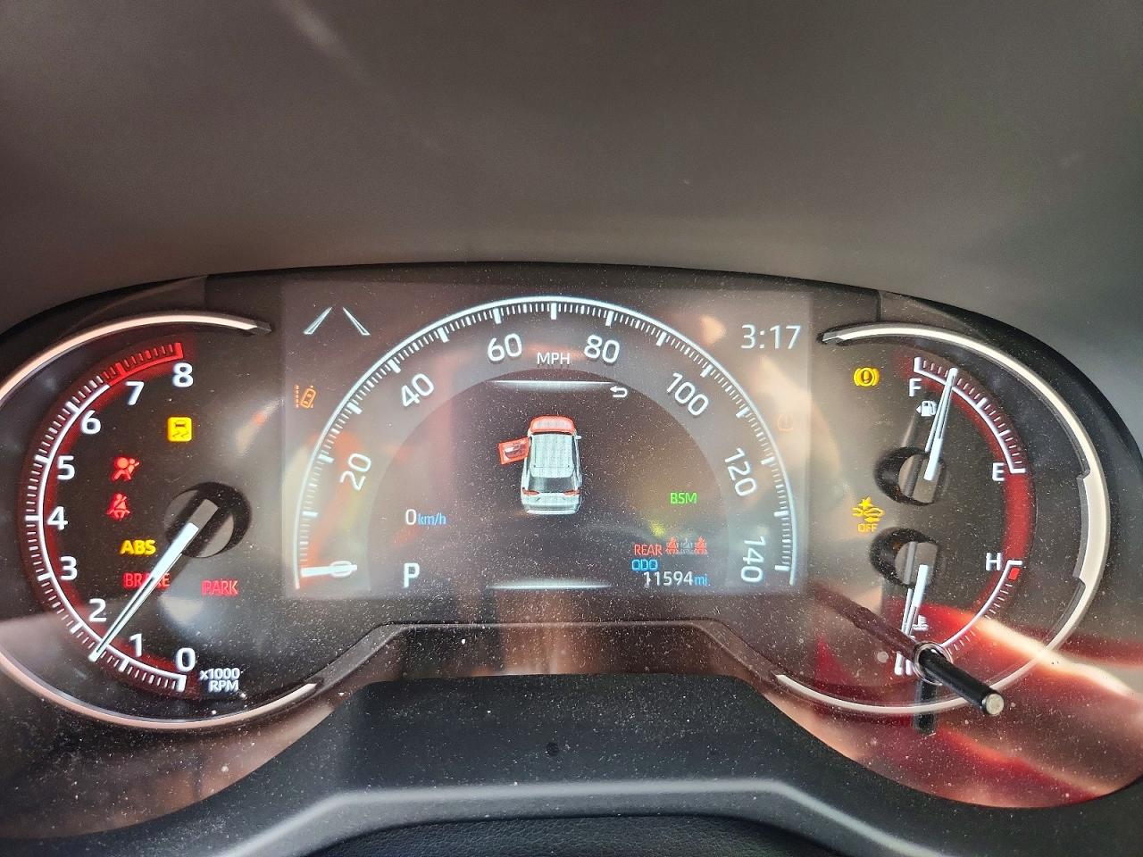 2025 TOYOTA RAV4 XLE photo 17