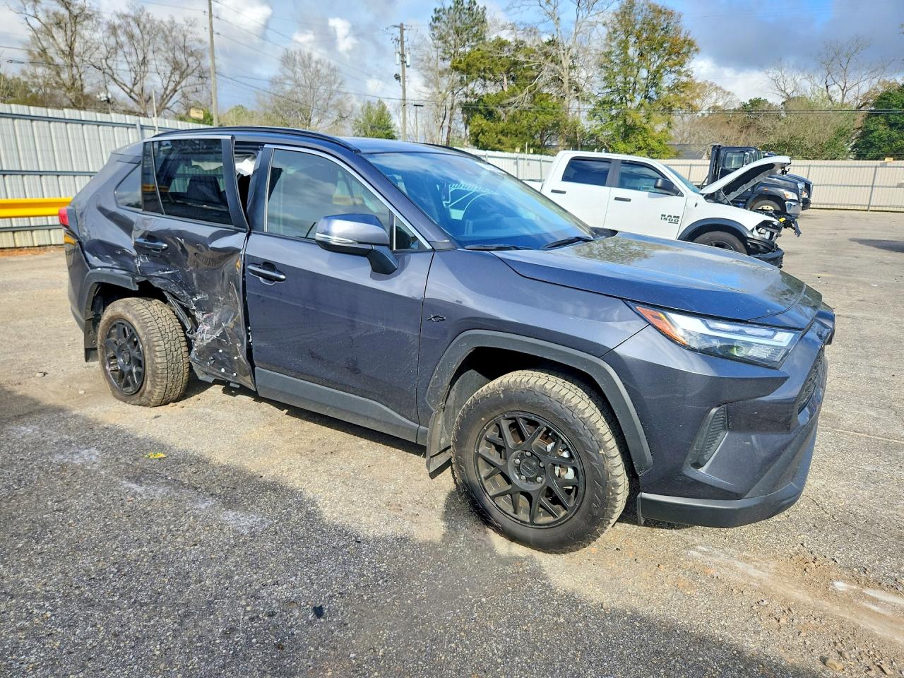 2025 TOYOTA RAV4 XLE photo 7