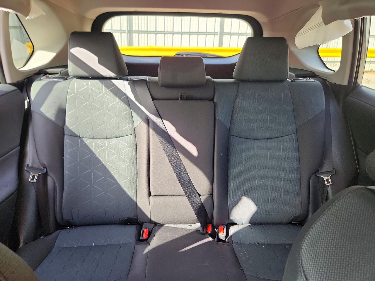2025 TOYOTA RAV4 XLE photo 19