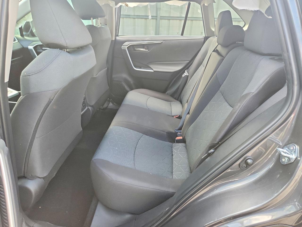 2025 TOYOTA RAV4 XLE photo 21