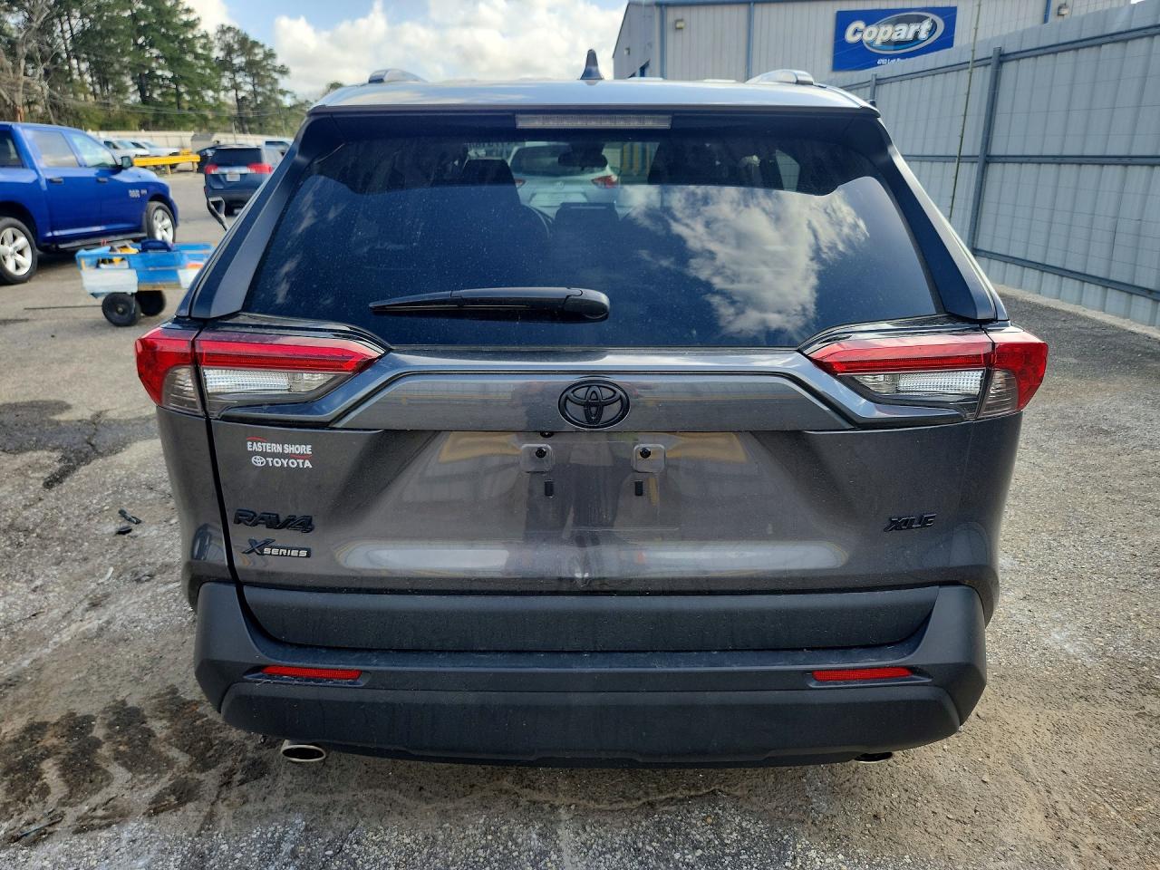 2025 TOYOTA RAV4 XLE photo 11