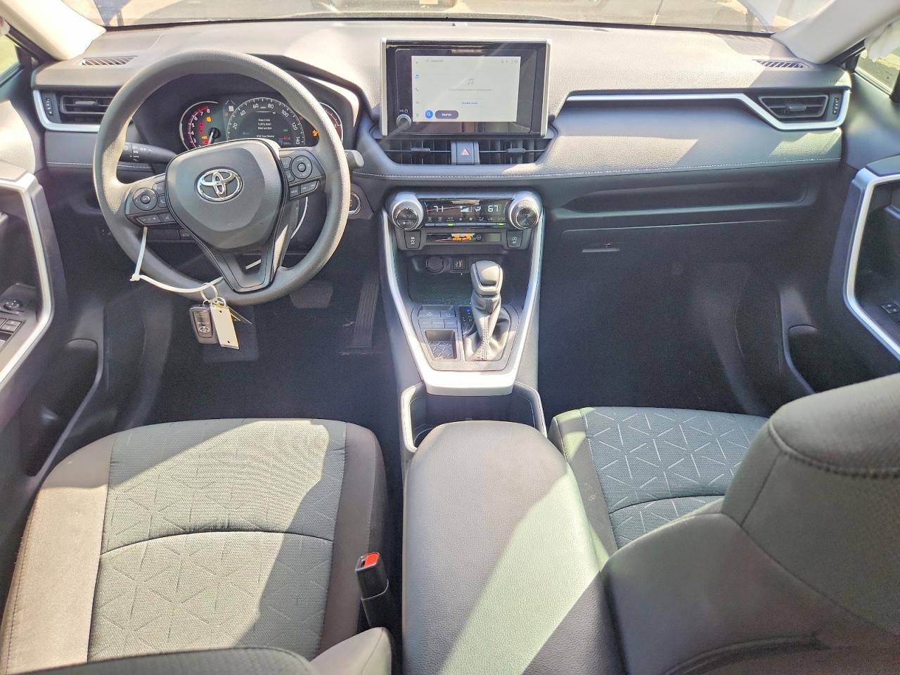 2025 TOYOTA RAV4 XLE photo 15