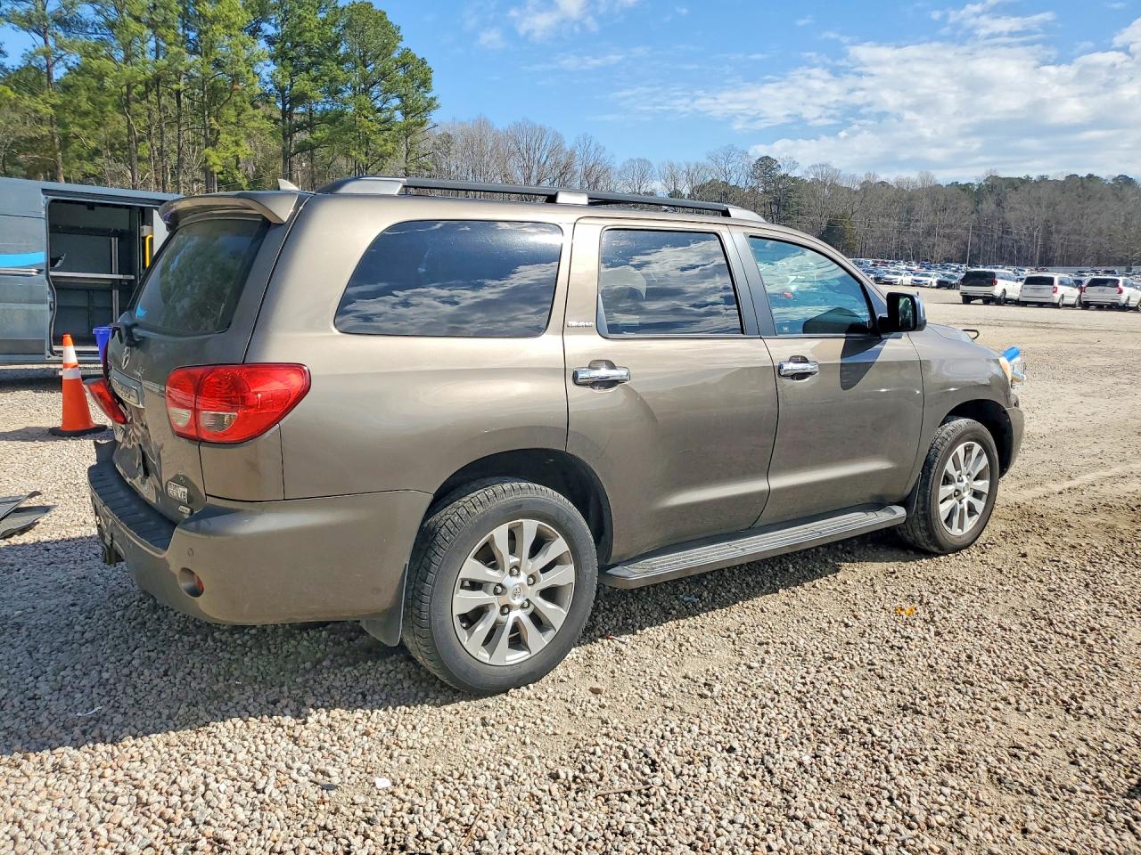 2010 TOYOTA SEQUOIA LIMITED photo 3