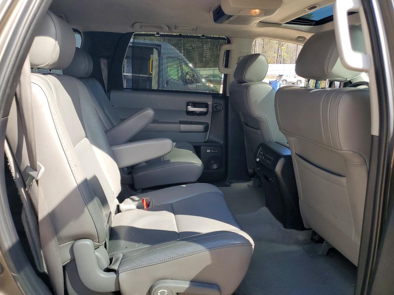 2010 TOYOTA SEQUOIA LIMITED photo 10