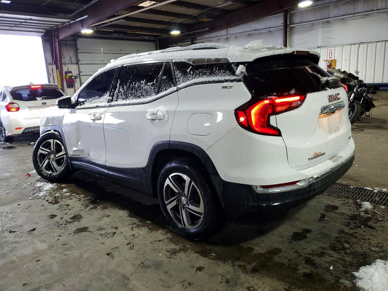 2020 GMC TERRAIN SLT photo 2
