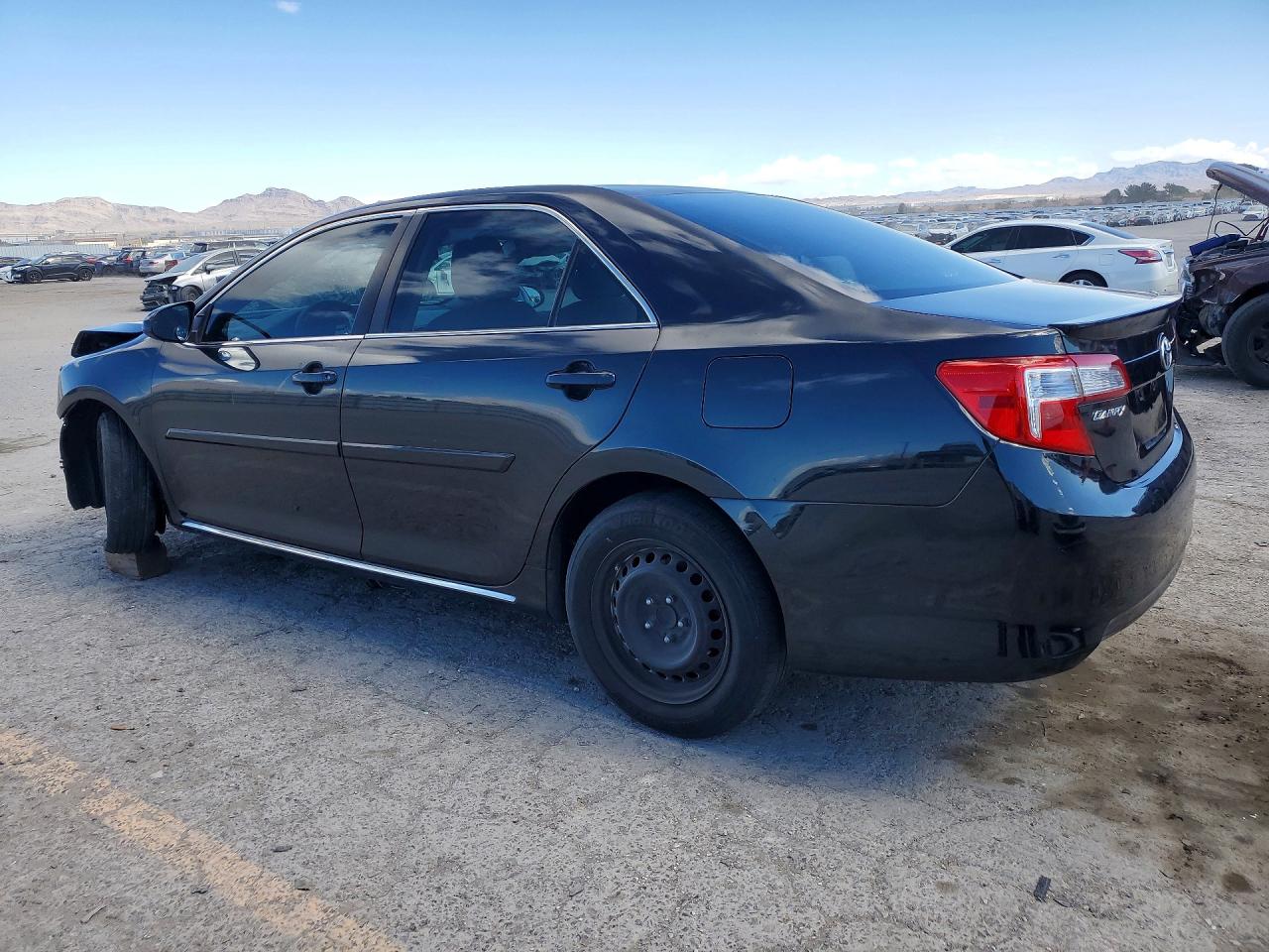 2014 TOYOTA CAMRY LE photo 2