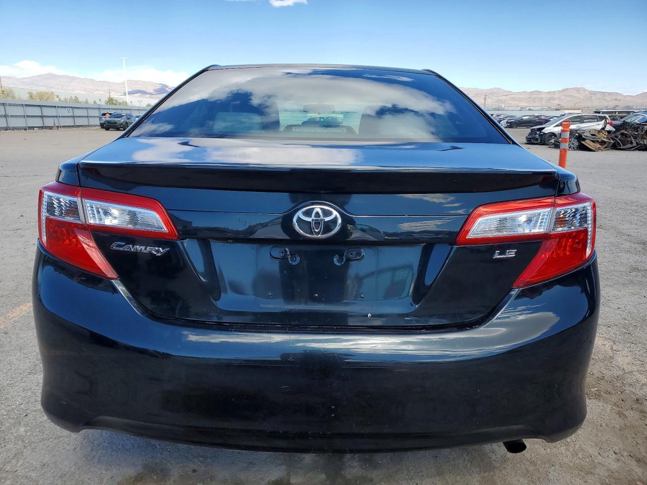 2014 TOYOTA CAMRY LE photo 6