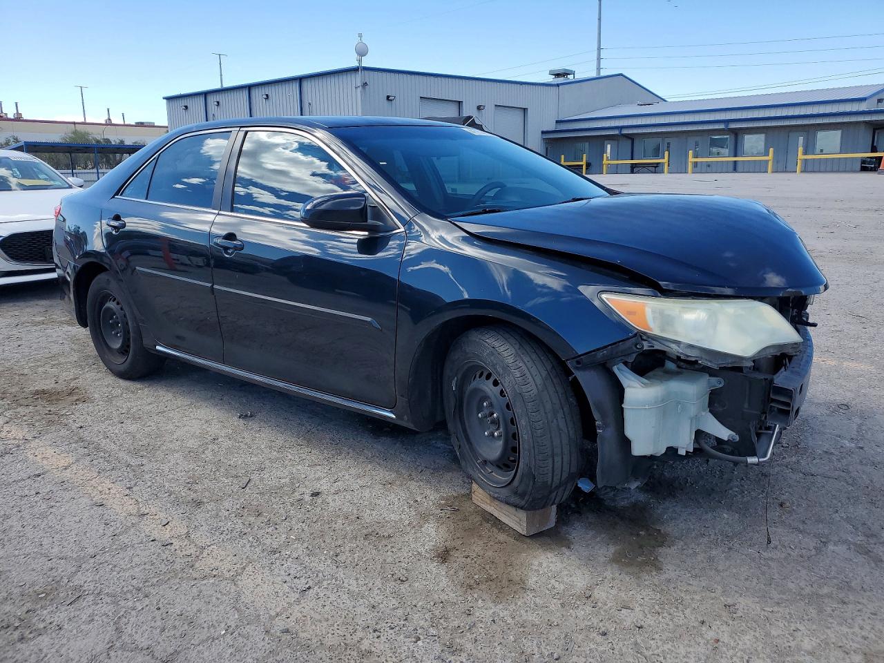 2014 TOYOTA CAMRY LE photo 4