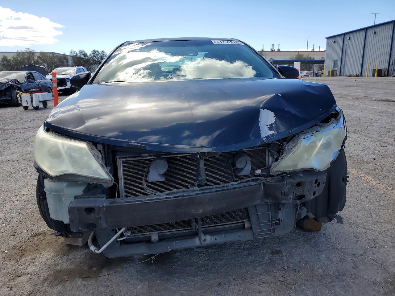 2014 TOYOTA CAMRY LE photo 5