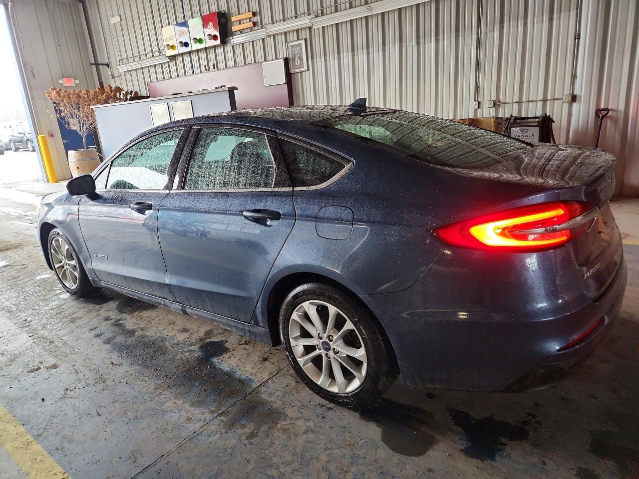 2019 FORD FUSION SE photo 2
