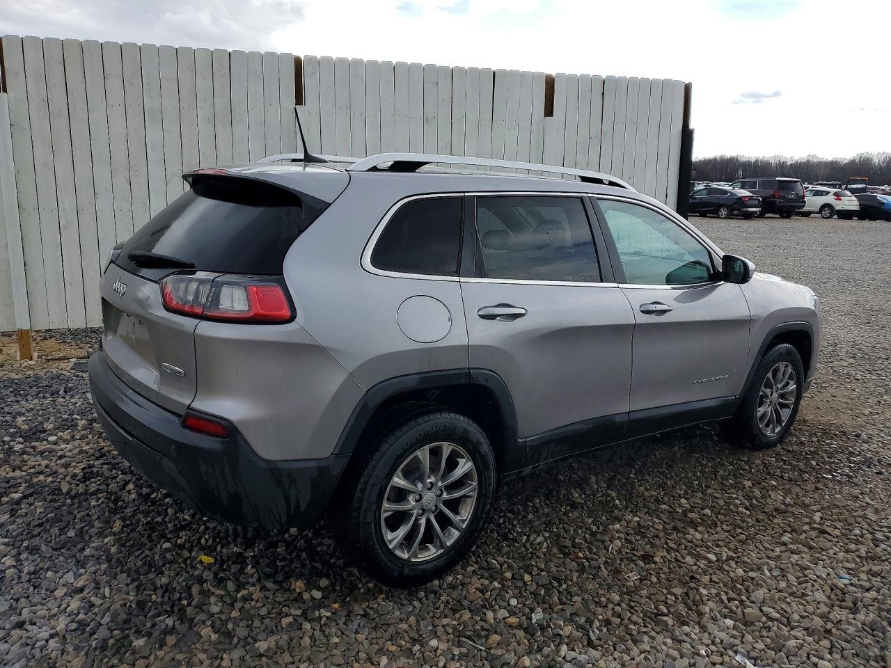 2021 JEEP CHEROKEE LATITUDE LUX photo 3