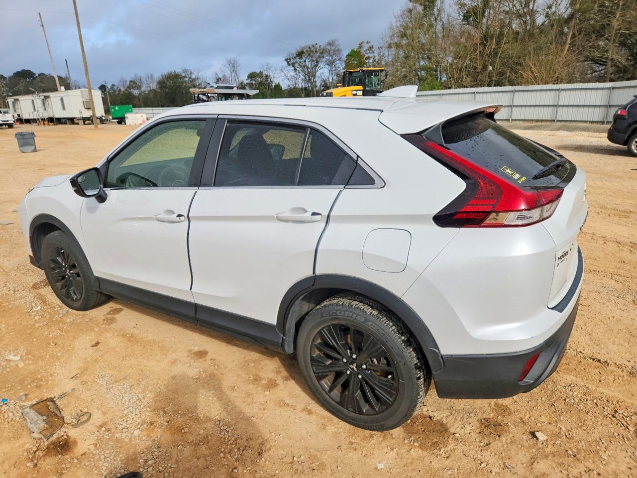 2022 MITSUBISHI ECLIPSE CROSS LE photo 2