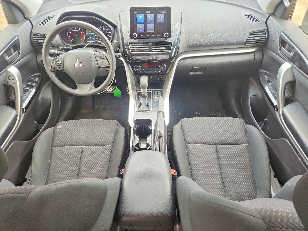 2022 MITSUBISHI ECLIPSE CROSS LE photo 8
