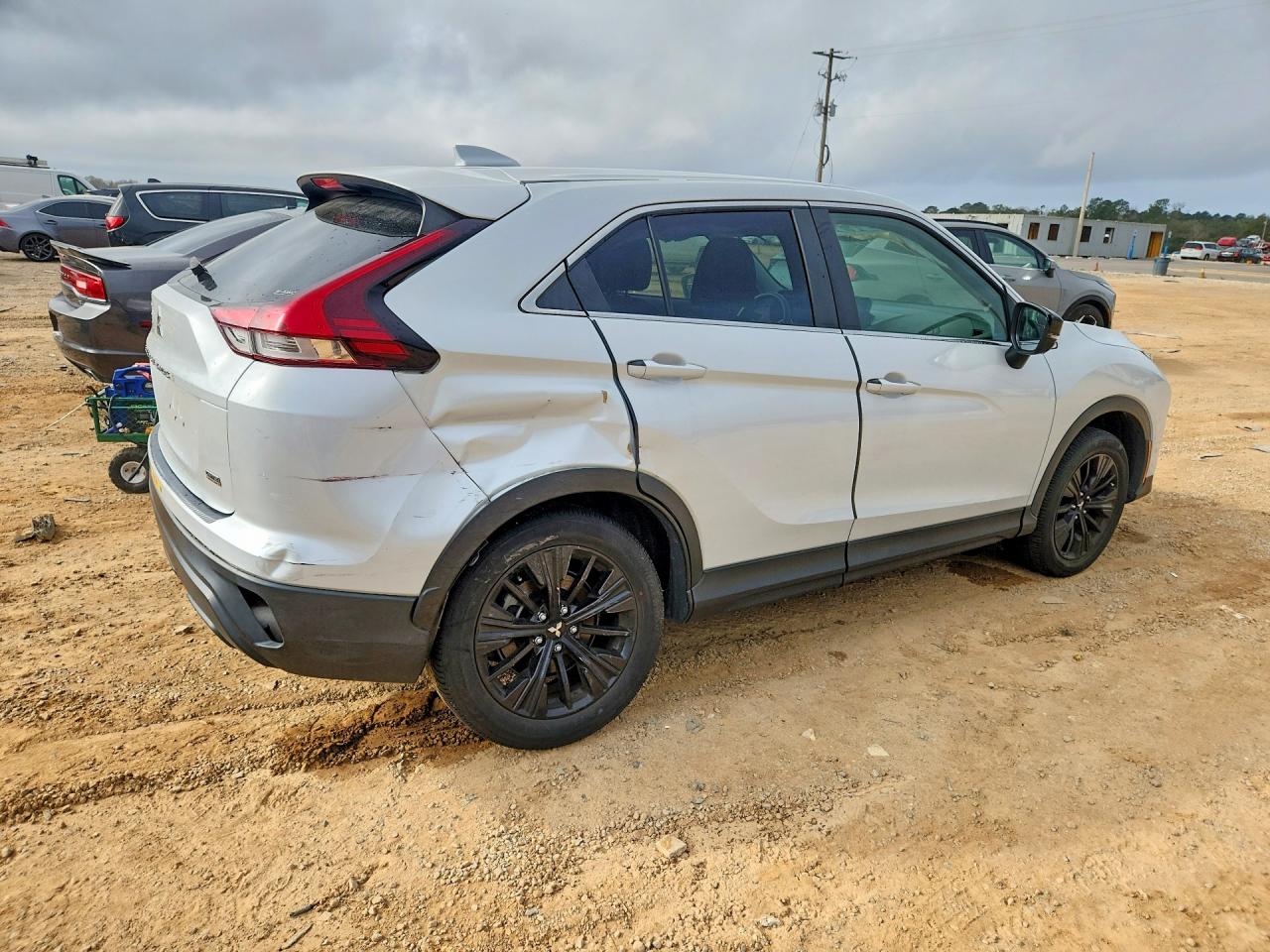 2022 MITSUBISHI ECLIPSE CROSS LE photo 3