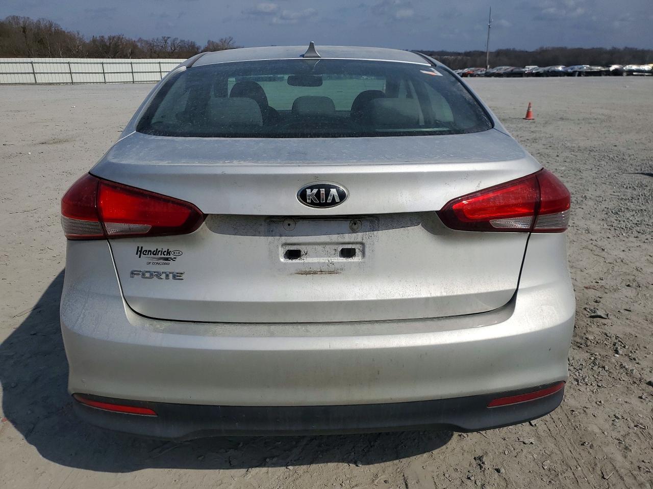 2017 KIA FORTE LX photo 6
