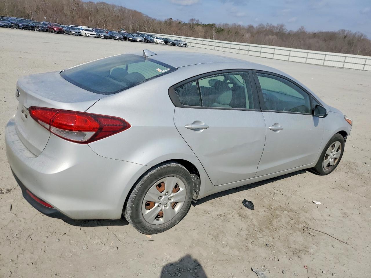 2017 KIA FORTE LX photo 3