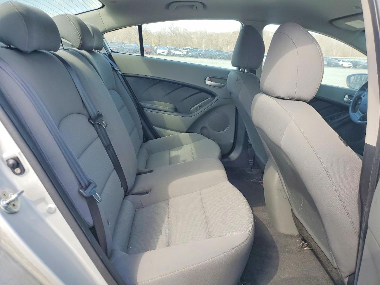 2017 KIA FORTE LX photo 10