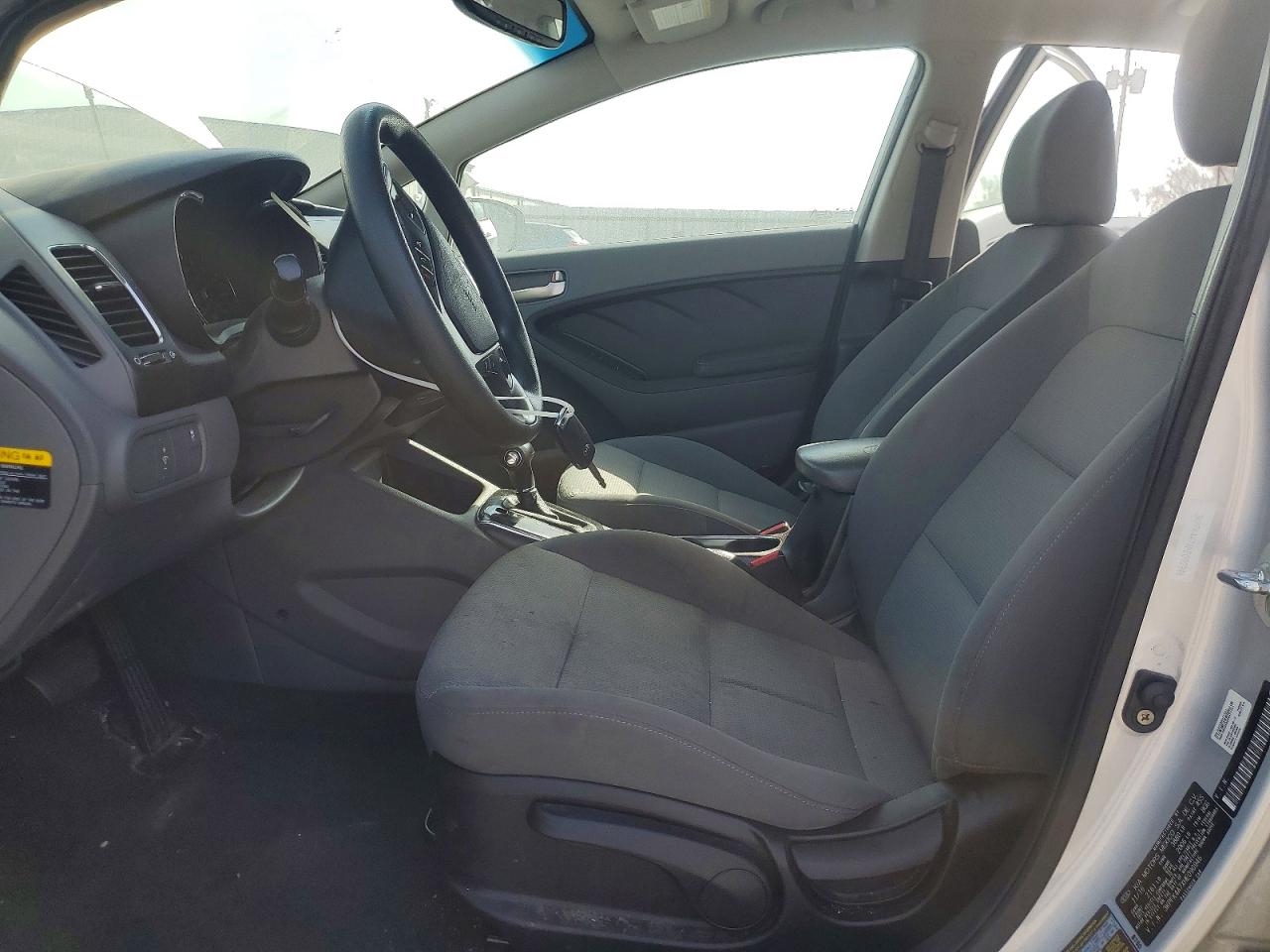 2017 KIA FORTE LX photo 7