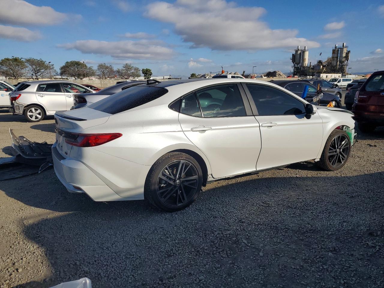 2025 TOYOTA CAMRY XSE photo 5