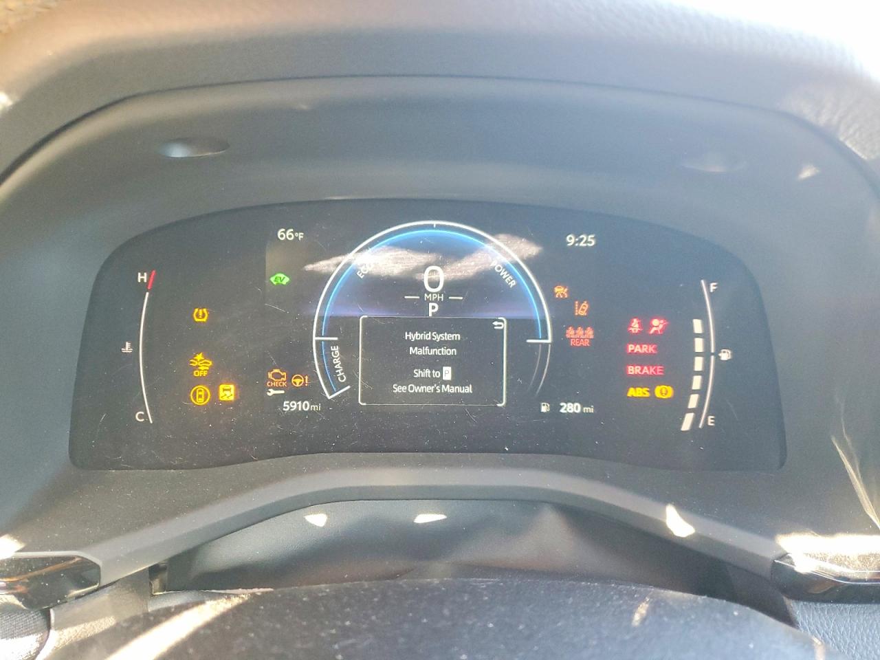 2025 TOYOTA CAMRY LE photo 25
