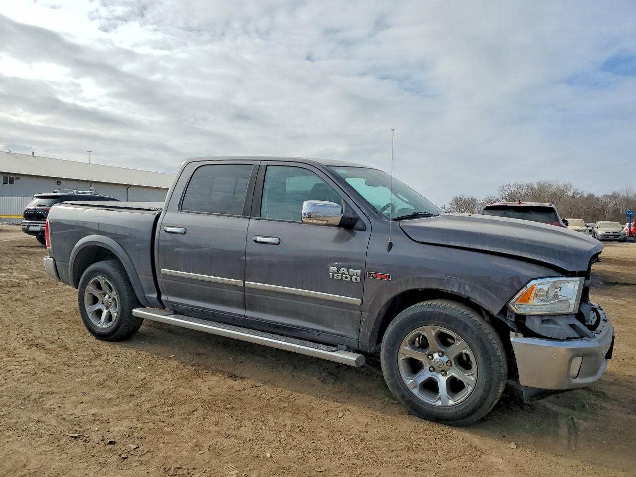 2015 RAM 1500 LARAMIE photo 4