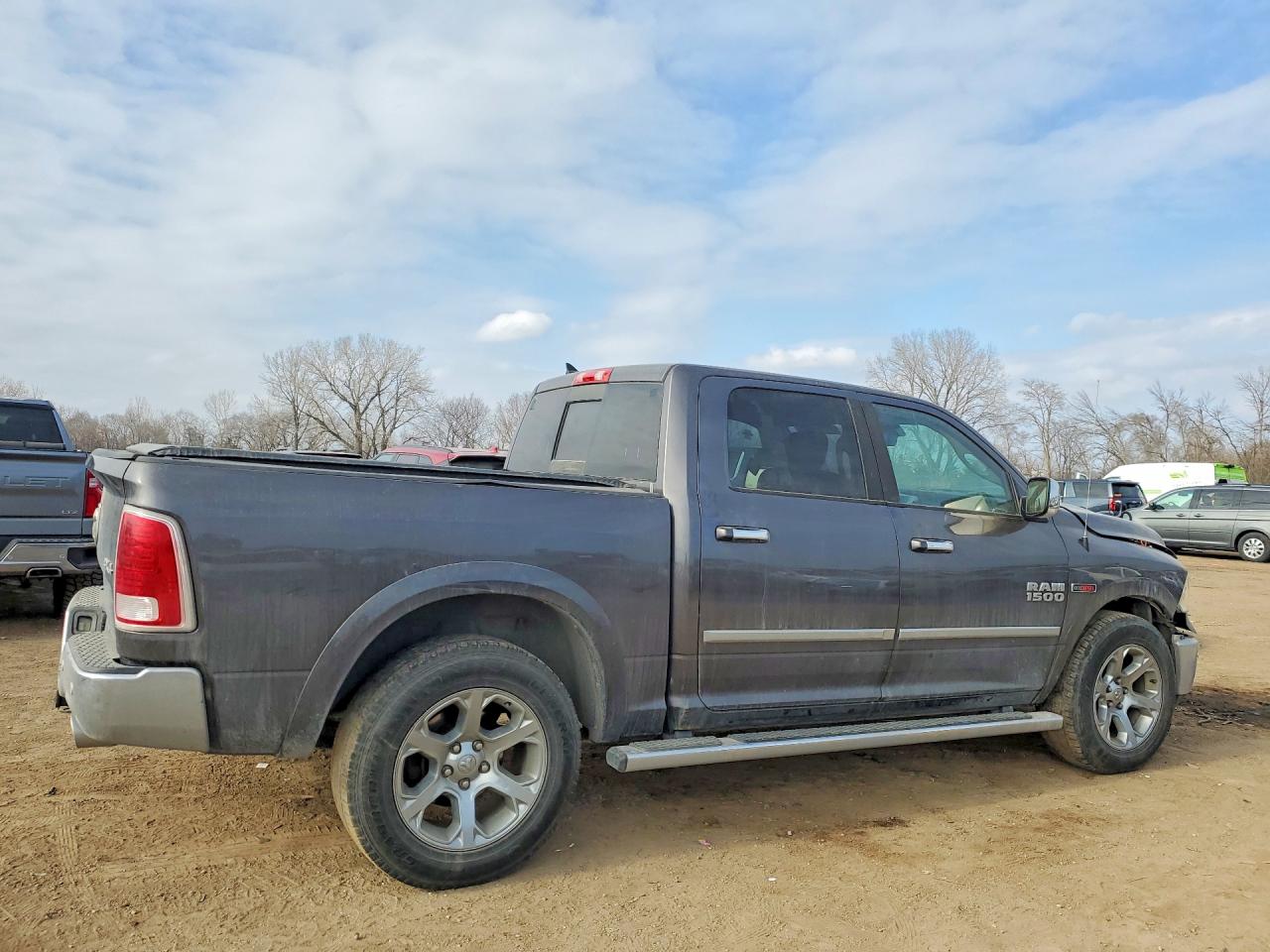2015 RAM 1500 LARAMIE photo 3
