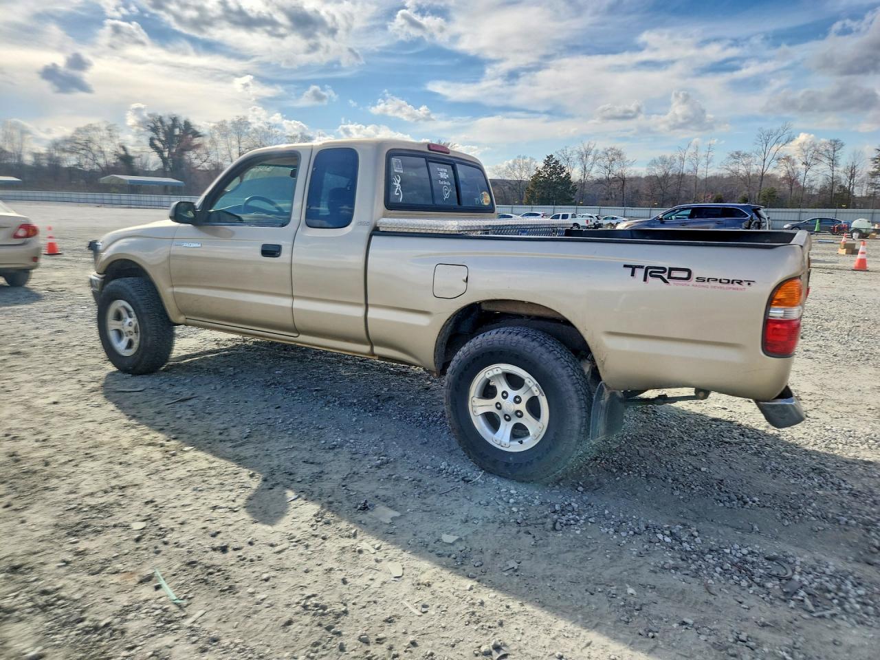 2002 TOYOTA TACOMA BASE photo 2