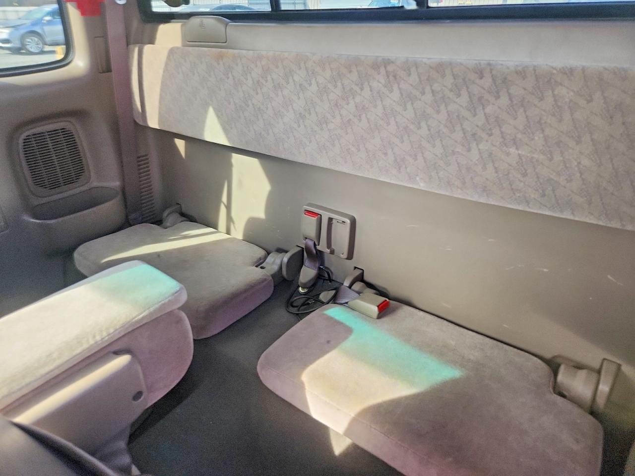 2002 TOYOTA TACOMA BASE photo 10