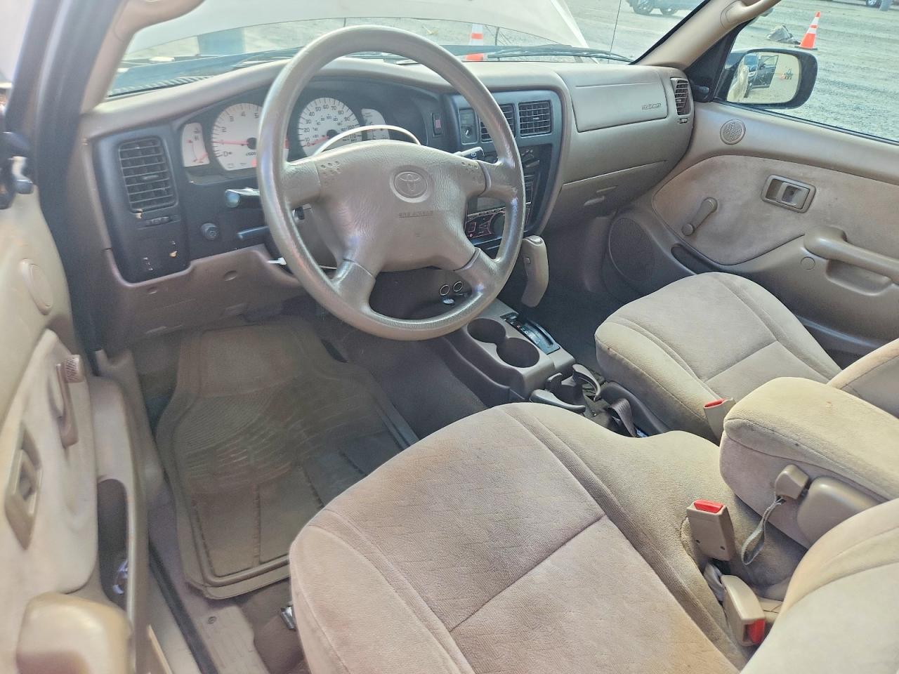 2002 TOYOTA TACOMA BASE photo 8