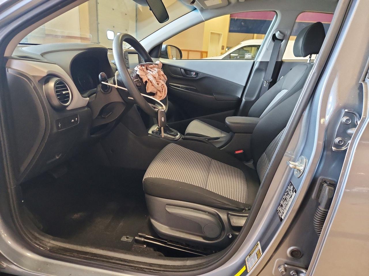 2020 HYUNDAI KONA SE photo 13
