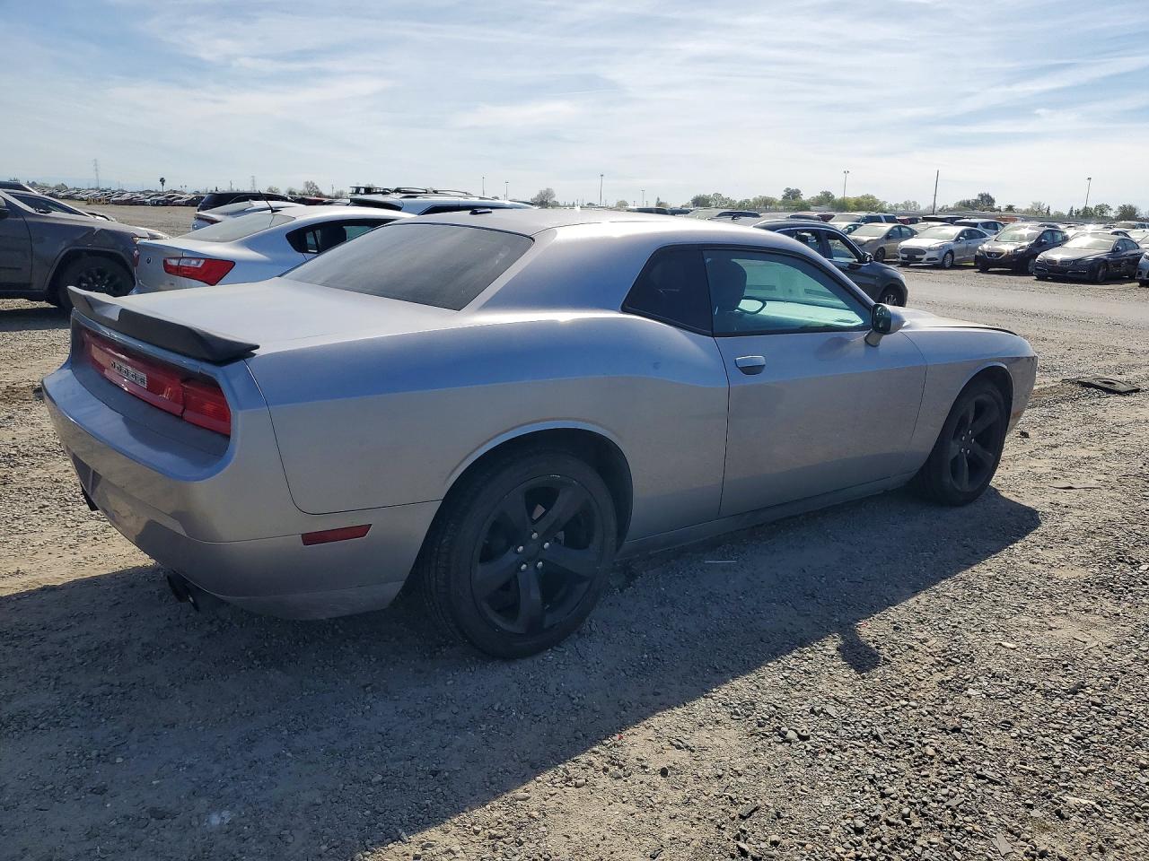 2013 DODGE CHALLENGER SXT photo 3