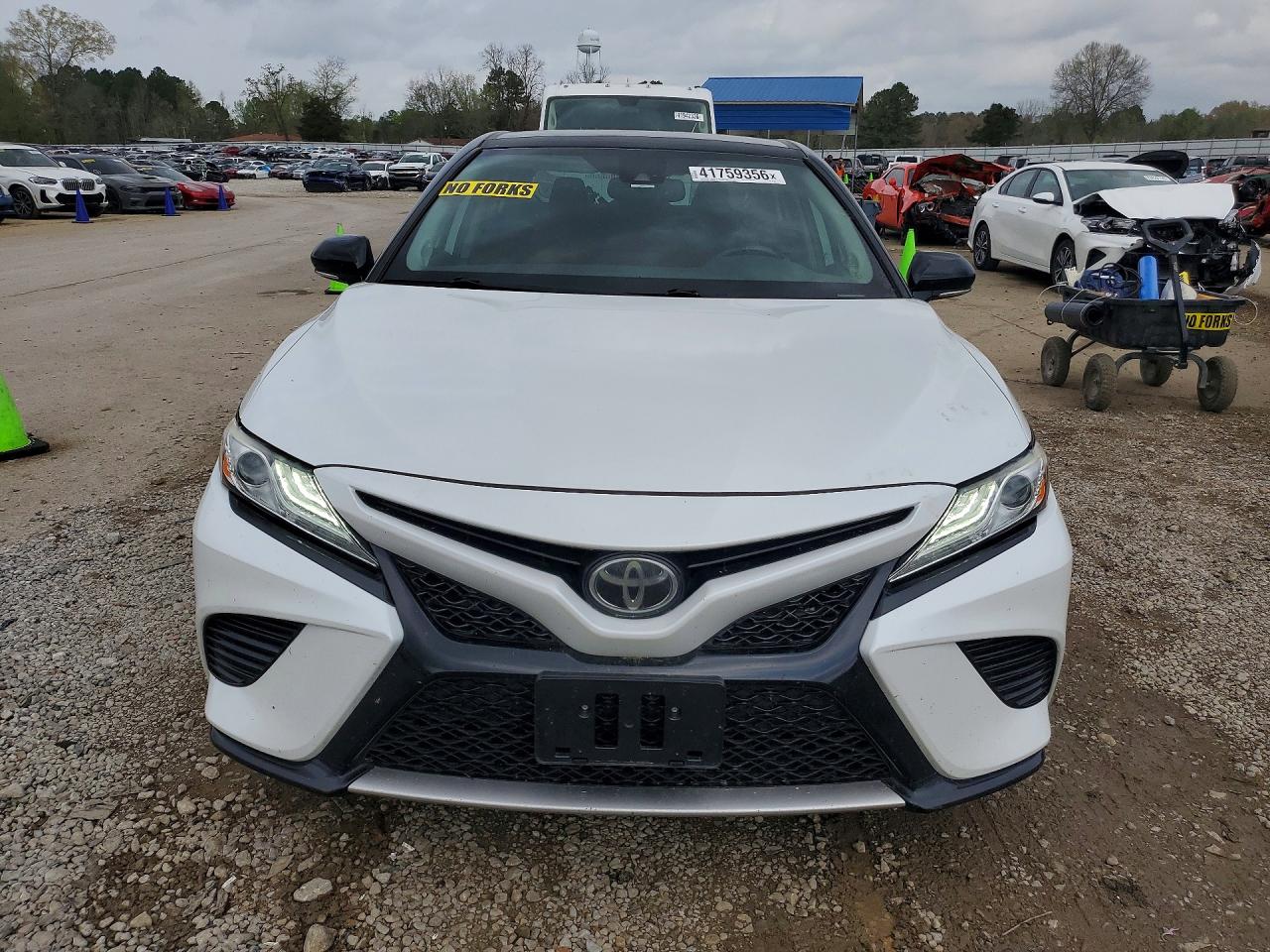 2020 TOYOTA CAMRY XSE photo 13