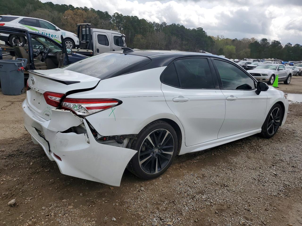 2020 TOYOTA CAMRY XSE photo 7