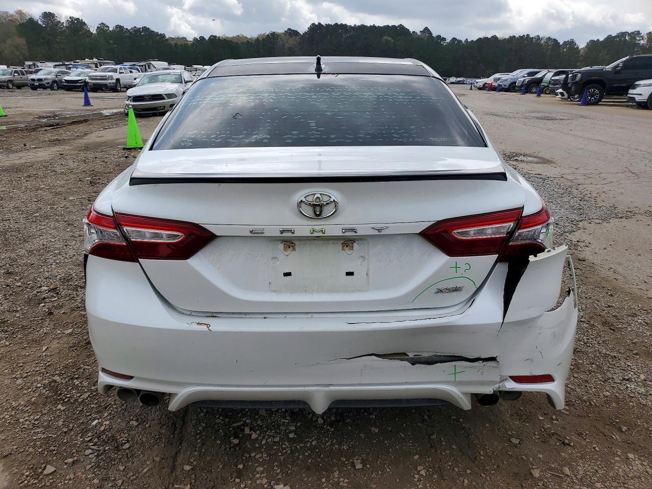 2020 TOYOTA CAMRY XSE photo 16