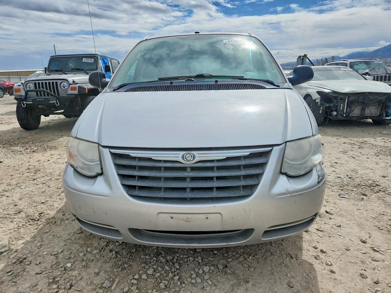 2007 CHRYSLER TOWN & COUNTRY LX photo 5