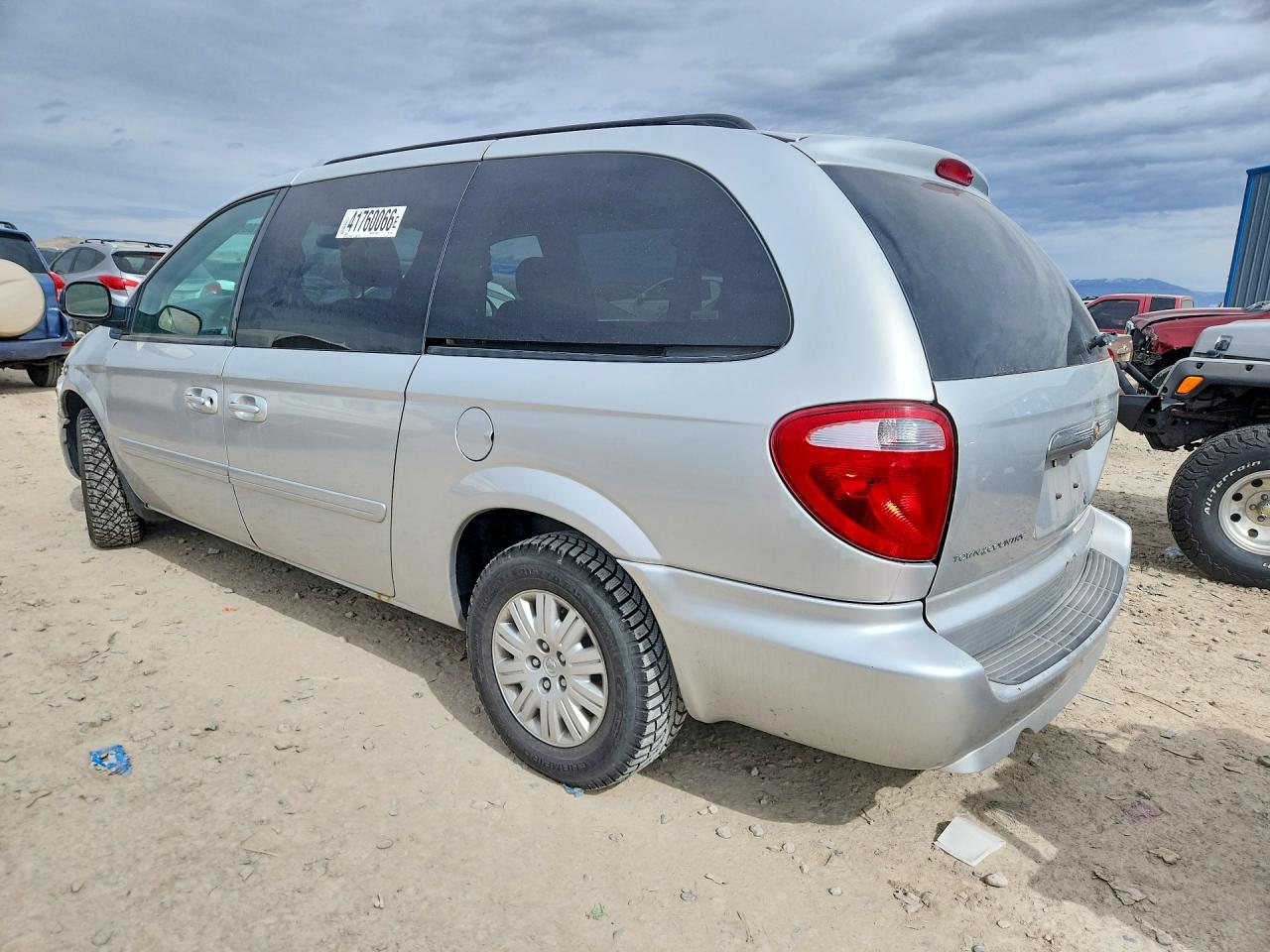 2007 CHRYSLER TOWN & COUNTRY LX photo 2